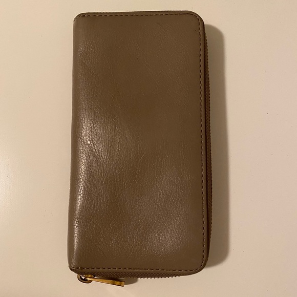 Marc by Marc Jacobs Q Slim Zip Wallet - Picture 2 of 4